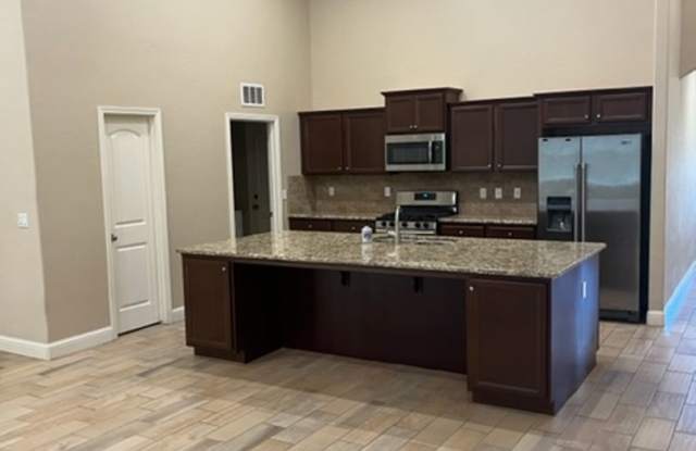 3 bed 2 bath home available 10/10/2024 Gallery 4