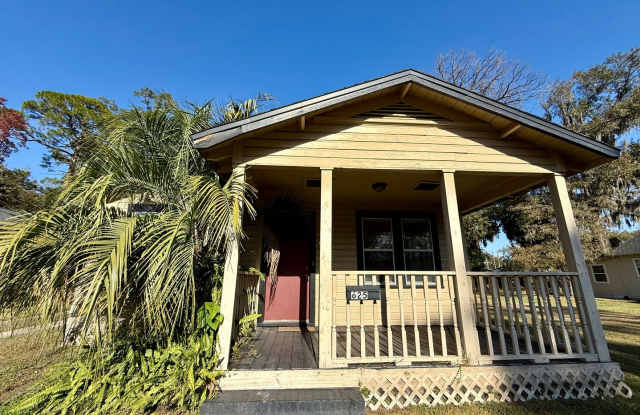 Enjoy historic Murray Hill living in this charming 3-bedroom, 1-bath home! - 625 Meteor Street, Jacksonville, FL 32205