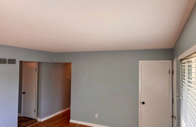 3 Bed,2 Bath,Finished Basement, Fenced Yard & Screened-In Patio! Gallery 4