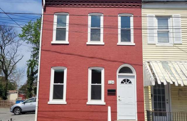 4 Bedroom Home in Lancaster City - 124 Locust Street, Lancaster, PA 17602 4 Bedroom Home in Lancaster City - 124 Locust Street, Lancaster, PA 17602
