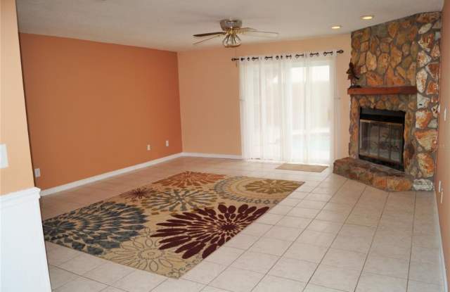 1917 PEPPERTREE DRIVE Gallery 4