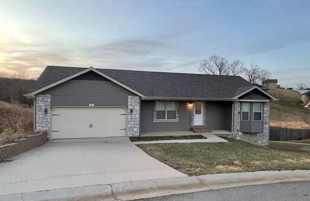 4 Bedroom 3 Bath 2 Stall Garage in Waynesville - Available with 30 day notice - 100 Kennedy Court, Waynesville, MO 65583