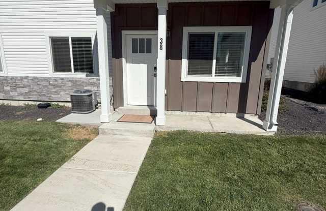 Modern 3-Bedroom End-Unit Townhome in Smithfield, UT photos photos