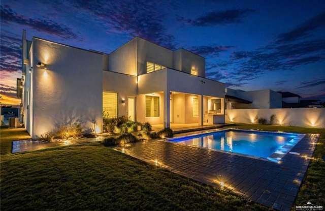 2416 S Thames Drive Gallery 4