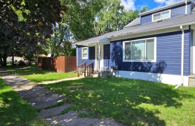 2BR / 1BA Duplex in Saginaw Gallery 3