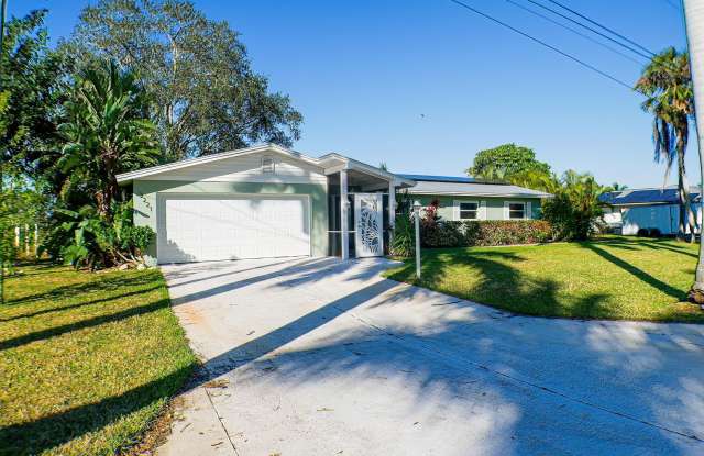 Stunning 3-beds, 2-baths with Direct Gulf access in North fort myers photos photos Stunning 3-beds, 2-baths with Direct Gulf access in North fort myers photos photos