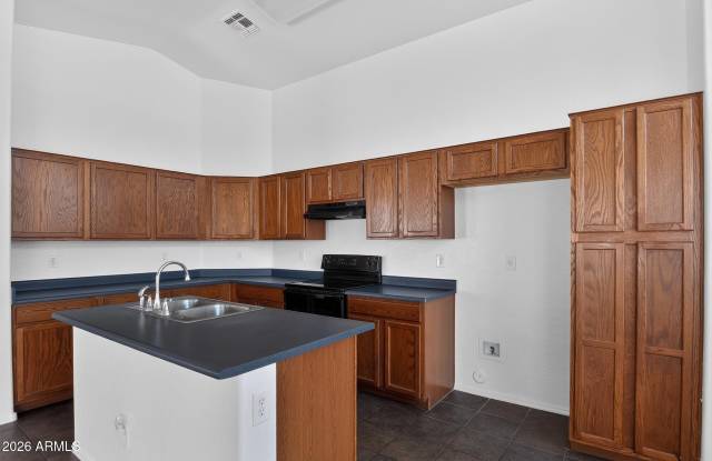 13737 W PECK Drive Gallery 4