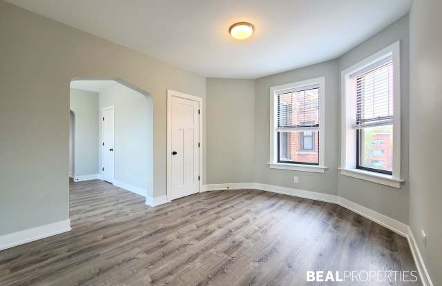 4413 N Wolcott Ave photos photos