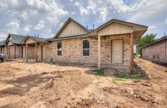 Stylish & Spacious 3-Bedroom Duplex in North Oklahoma City photos photos