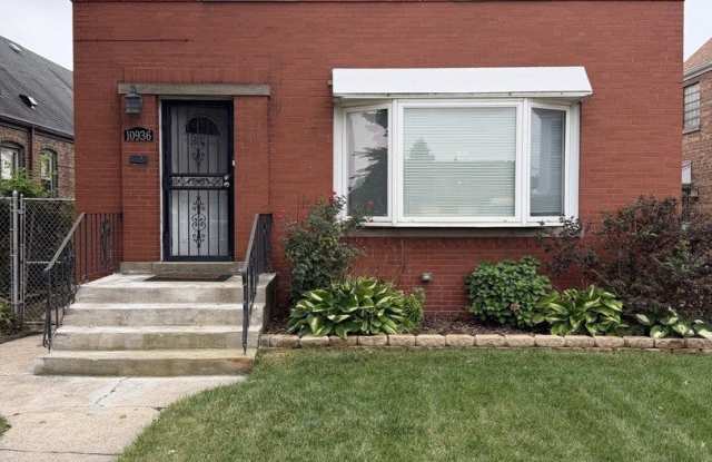 10936 S Avenue L Gallery 1
