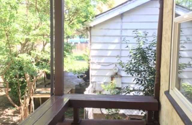 **RESERVE NOW FOR SUMMER 2027* * Great 5 Bedroom house close to Downtown Gallery 3