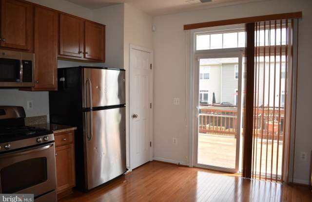 15636 JOHN DISKIN CIRCLE Gallery 3