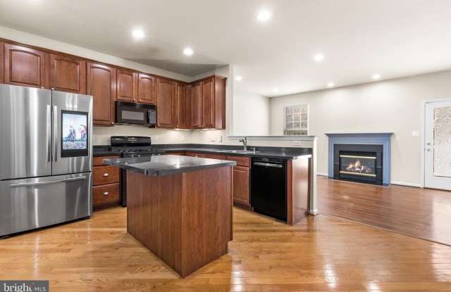 271 YORKTOWN COURT Gallery 3