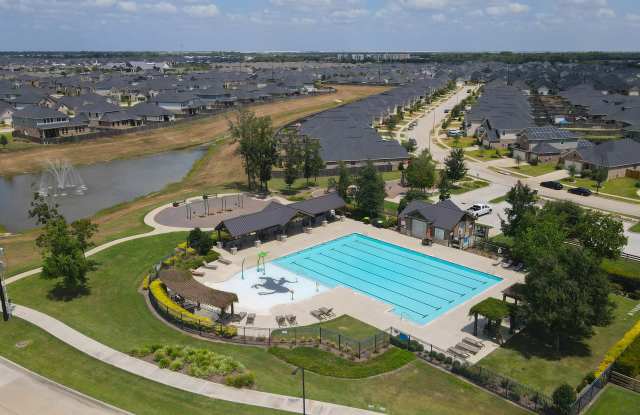 7818 Grandstand Pkwy Gallery 3