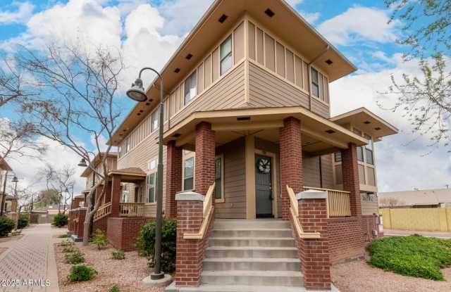 CUTE TOWNHOME AVAILABLE NOW NEAR TEMPE TOWN LAKE!!! photos photos