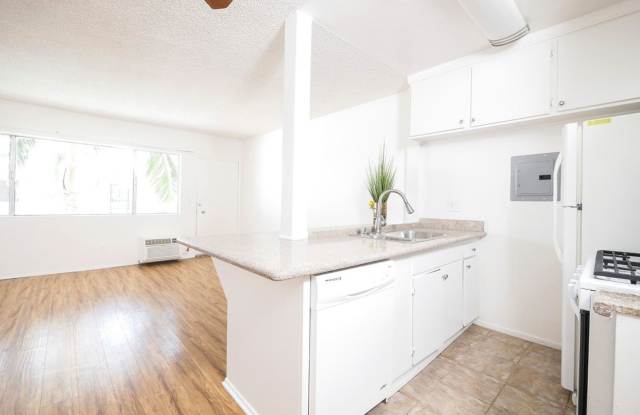 15925 Victory Blvd. Gallery 1
