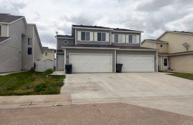 3 bed, 2.5 bath townhouse with a 2 car garage photos photos