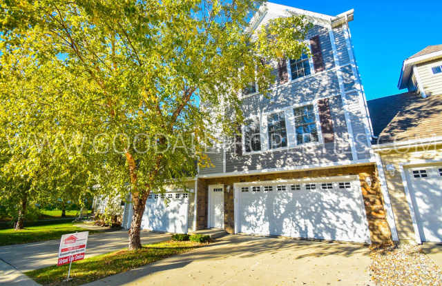 2 Bedroom, 2 1/2 Bath Townhome in Urbandale with attached Garage!!! photos photos