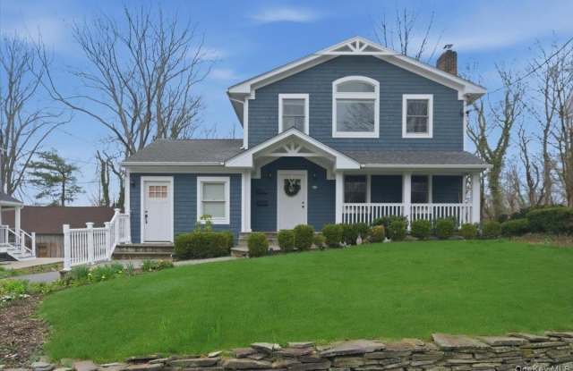 98 Nassau Road unit: 2 photos photos