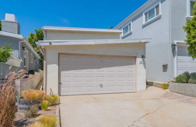 Manhattan Beach 2bd/1ba One Story Single level SF Attached Garage Private backyard for rent - 3209 North Valley Drive, Manhattan Beach, CA 90266