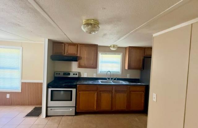 3 Bed/2 Bath Home- Under Renovations Gallery 3