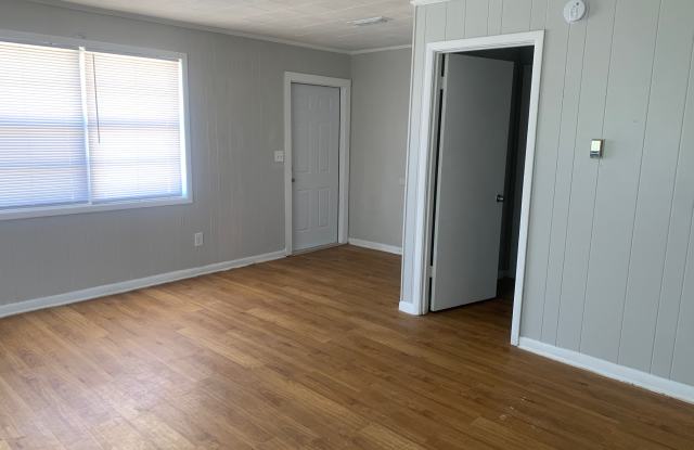 5422 Pinetree Ave. A Gallery 3
