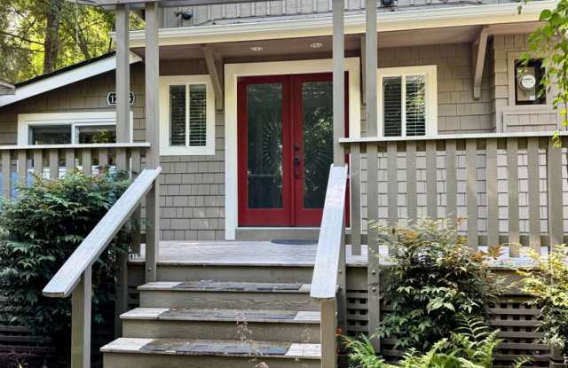 This is a special place....2 bedroom cottage in the heart of the Island. photos photos