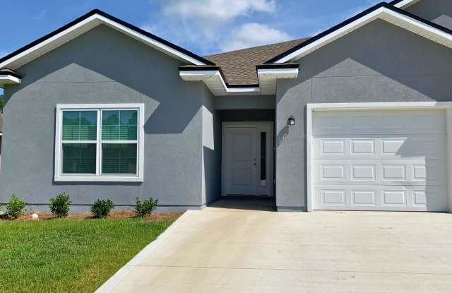 Convenient 3-Bedroom Home Near Kings Bay – Landscaping Included! photos photos