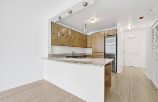 600 North Dearborn Street Gallery 3