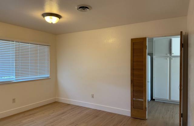 Beautifully Renovated 3 Bed 2 Bath! Gallery 4