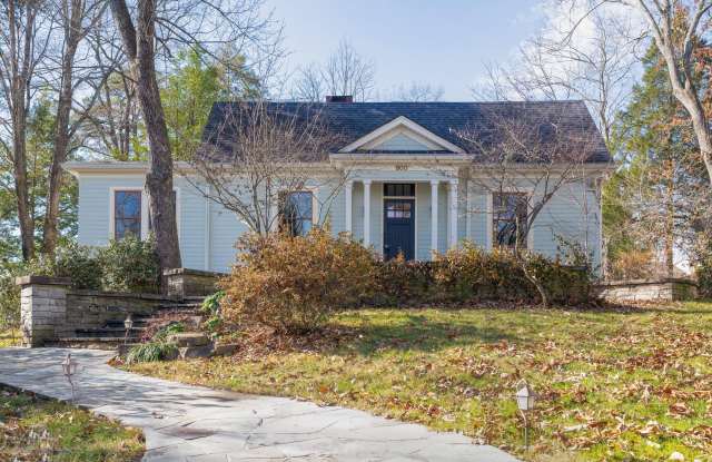 900 Avon Place - 900 Avon Place, Chattanooga, TN 37405