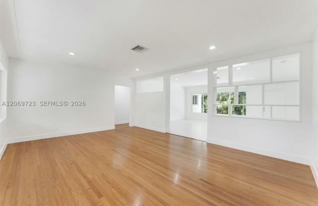 4724 Orduna Dr Gallery 3