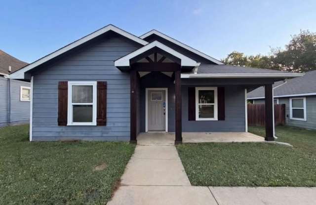 709 W Hull W 2nd Gallery 1