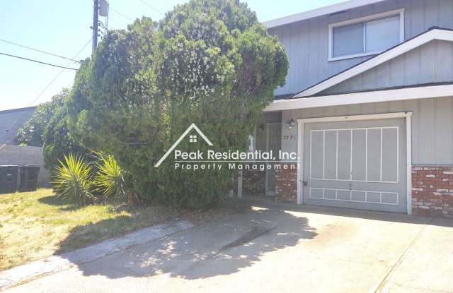 Spacious 3bd/1.5ba Citrus Heights Duplex with Garage - 7321 Sunrise Boulevard, Citrus Heights, CA 95610