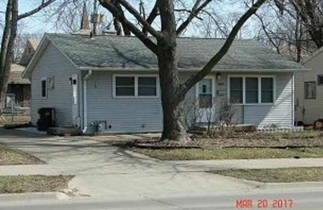1104 S 1st Ave in Iowa City area - Available July 1st - 1104 South 1st Avenue, Iowa City, IA 52240