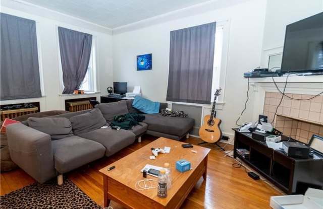 6336 Aurelia St Unit 2 Gallery 3