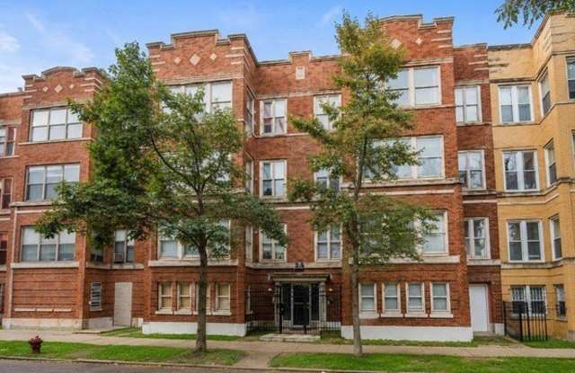 4731 S Ingleside Avenue Gallery 1