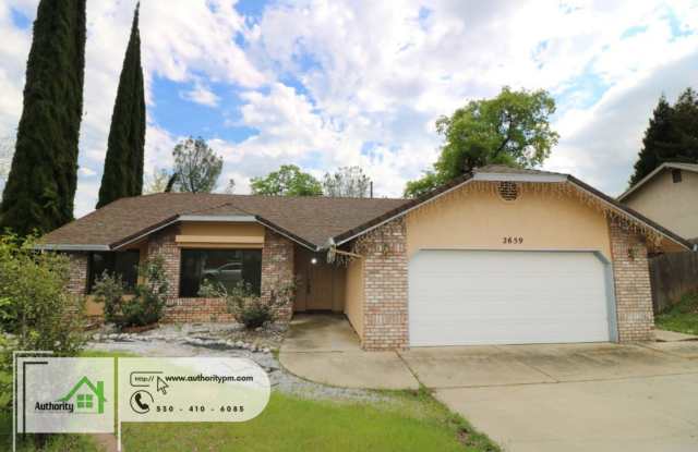 2659 Howard Dr - Country Heights Neighborhood | Additional Family Room | Pets Are Welcomed! - 2659 Howard Drive, Redding, CA 96001