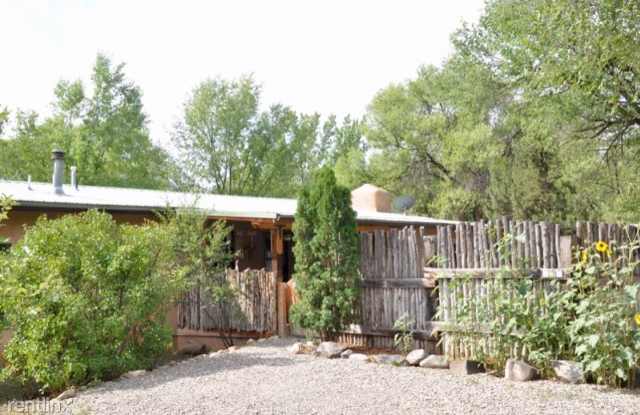 104 A Guthrie Lane - 104 Guthrie Ln, Taos, NM 87571