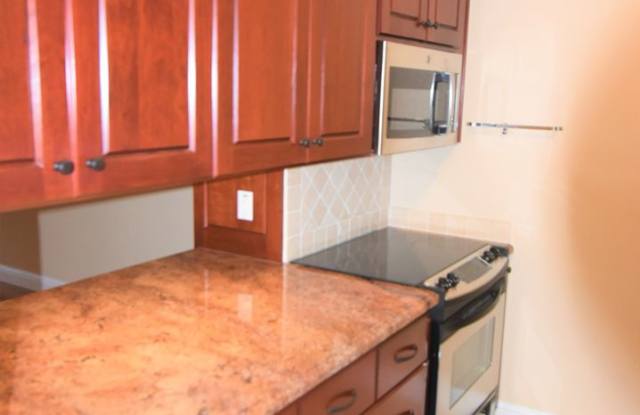 Gorgeous 2BD 1-1/2BA Downtown Palo Alto Condominium Gallery 3
