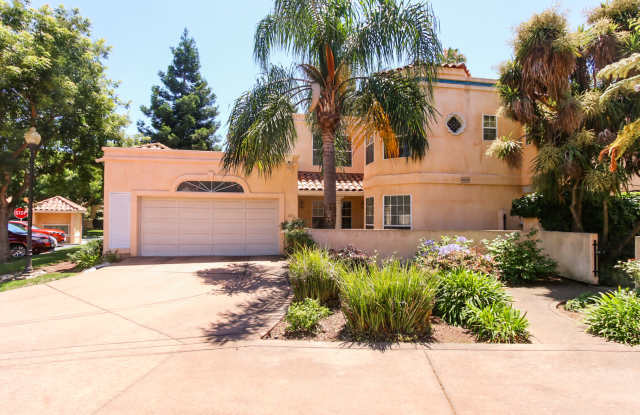 Beautiful 3 bedroom 3 bathroom Home in Mountain View!! photos photos