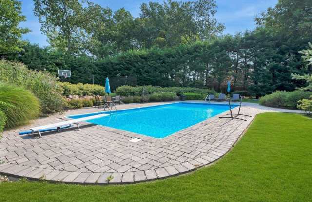 1460 Hillcrest Drive photos photos