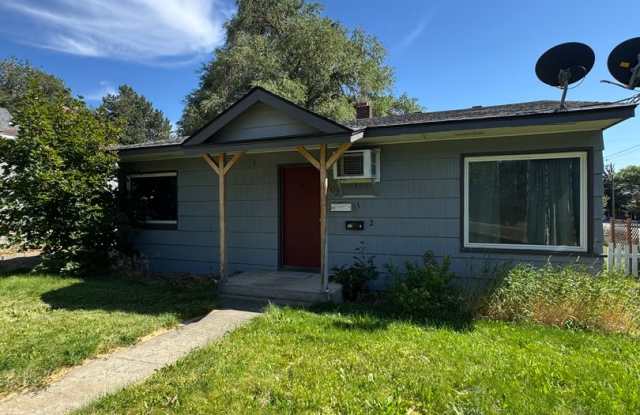 Cozy 2-Bedroom Pet-Friendly Home for Lease photos photos