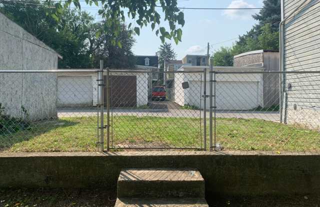 House with Yard and Parking-Video in the Pictures! Gallery 4