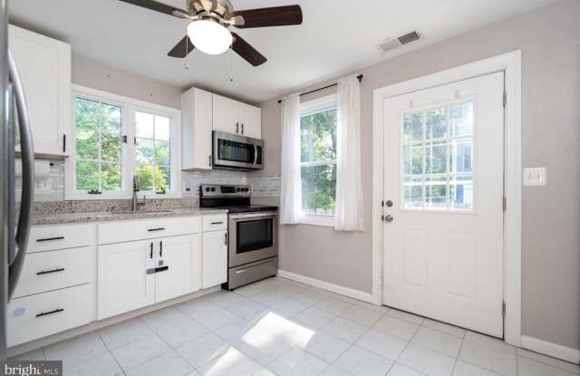 409-A MAPLE Lane NW Gallery 3