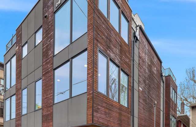 2Bd/1.75Ba Seattle Townhome Gallery 3
