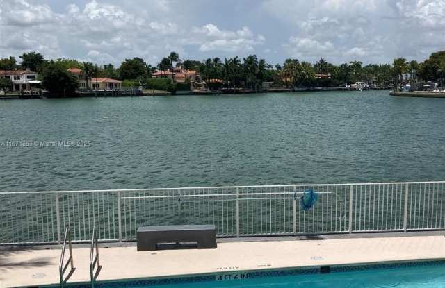 5880 Collins Ave photos photos