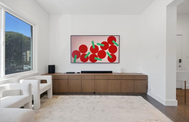 Beautiful 3 Bedroom 2 Bath Potrero Hill Home with Private Backyard & 2-Car Garage Gallery 4