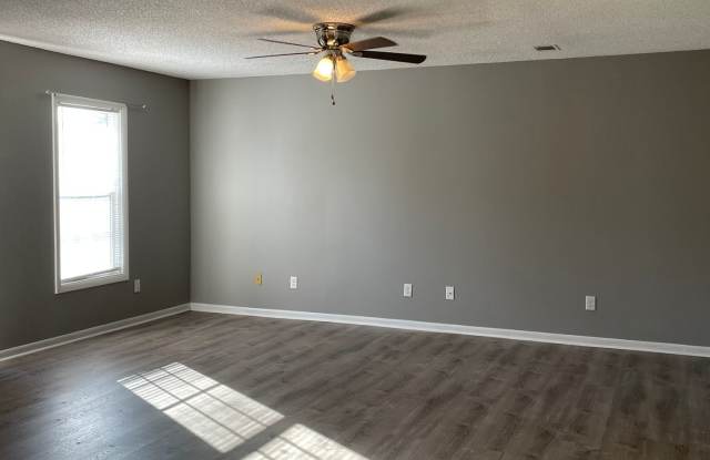 One Bedroom Duplex in Remerton! Gallery 3