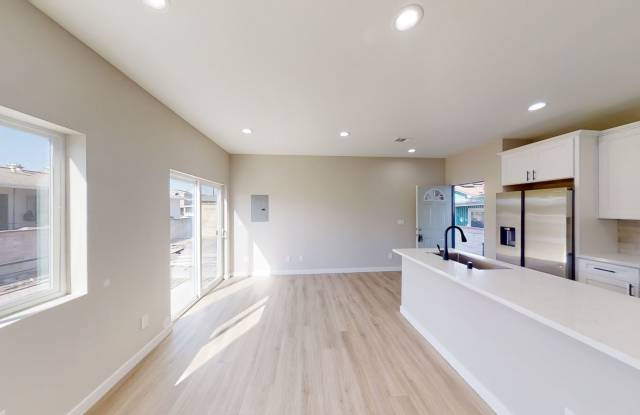 4BD/2BA on Stewart! Gallery 3